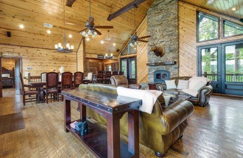 Broken Bow House | Cabin with Game Room and Hot Tub in Broken Bow!