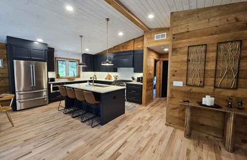 Adams Cabin | Cabin with hot tub, heated swimming pool and acres of backyard hiking