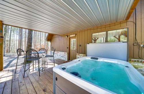 Broken Bow House | Cabin with Private Hot Tub 2 Mi to Broken Bow Lake!
