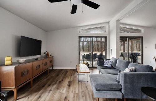 Berkeley Springs Ski Chalet | Cabin Wraparound Deck, WiFi, Grill, Dog-Friendly!