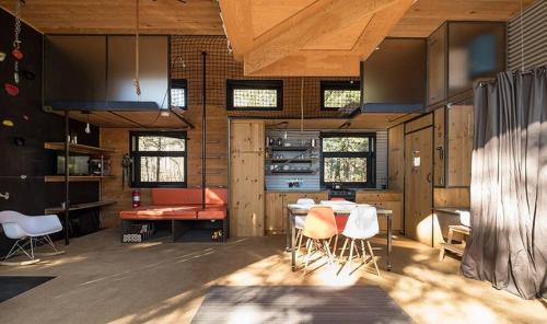 Eastman House | Cabin Zoobox 67
