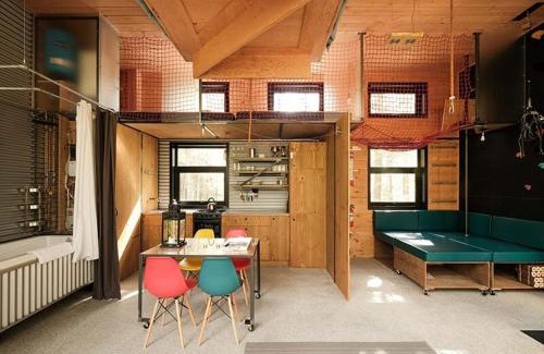 Eastman House | Cabin Zoobox 81