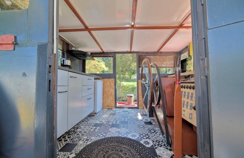 Nouvelle Ville Apartment | Cabine 03, gîte sur l'eau, péniche ma pensée