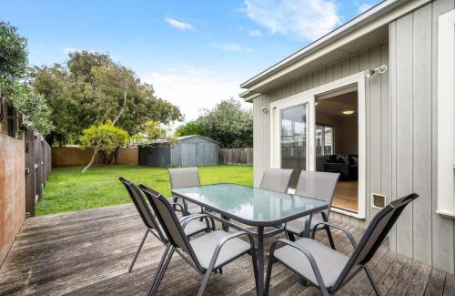 Barwon Heads House | Cabinesque Comfort - A Refreshing Beachside Retreat