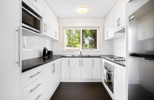 Barwon Heads House | Cabinesque Comfort - A Refreshing Beachside Retreat