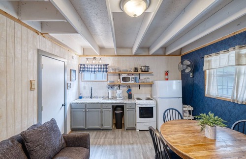Concan Cabin | Cabins by the Frio River - River Rock Cabin #5