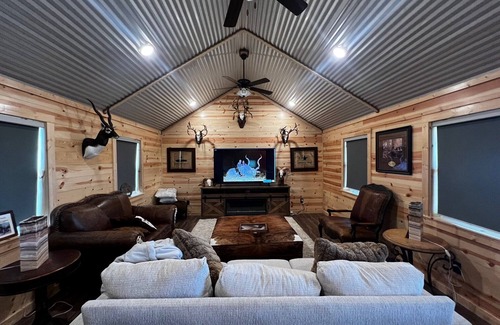 Gatesville Cabin | Cabins in Gatesville on a 1,000 acre Exotic Wildlife Ranch