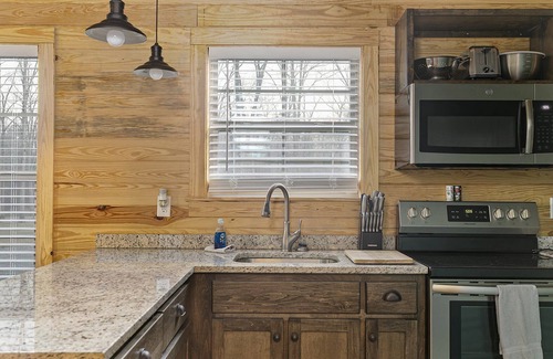 Wilsonville Cabin | CABINS OF LAY LAKE AT BEESWAX CABIN #1