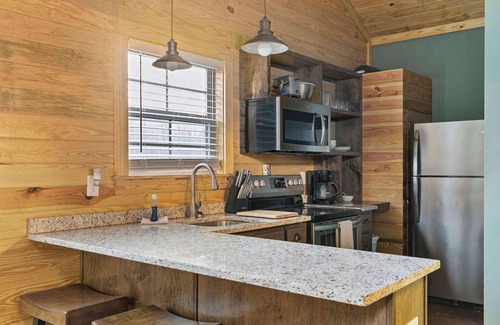 Wilsonville Cabin | CABINS OF LAY LAKE AT BEESWAX CABIN #4