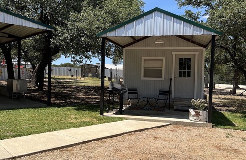 Oatmeal Cabin | Cabins with a Texas flare! Quite and peaceful close to Austin.