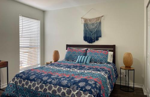 Lake Charles Apartment | Cabo San Roman entire Condo with patio 5 min from Casino