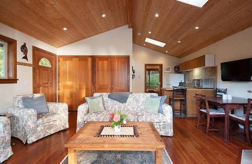 Bowen Island Apartment | Caboose · Lovely 1-bedroom ocean & mountain views cottage