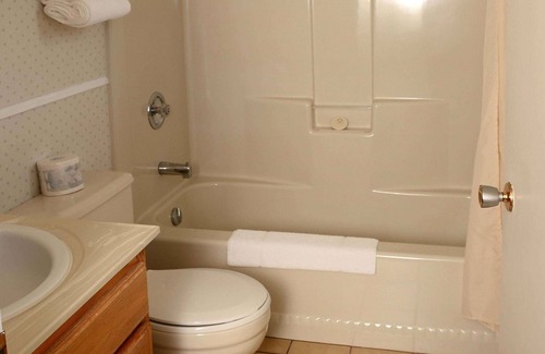 Baddeck Hotel | Cabot Trail Motel