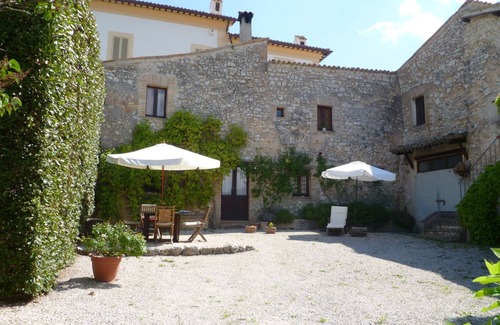 Spoleto Apartment | Cacciarella elegant and independent holiday apartment to rent 2+2 pax