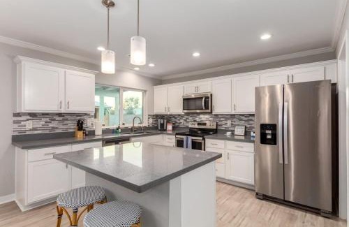 Paradise Valley Village House | Cactus Glen Free Htd Pool GameRoom Cabana Bar