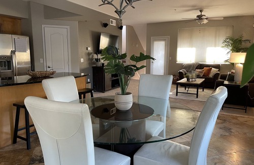 Tempe House | Cactus League Getaway - Chicago Cubs' Spring Training dream location!