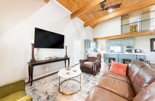 Buchanan Dam Cottage | Cactus Rose Cottage w/pool in the heart of Highland Lakes!