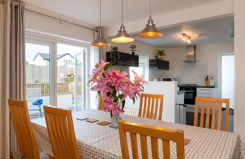 Rhosneigr House | Cae Cloc - A 3 bed house in the heart of Rhosneigr