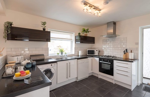 Rhosneigr House | Cae Cloc - A 3 bed house in the heart of Rhosneigr