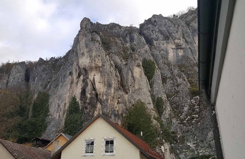 Essing Apartment | Cafe Altmühl, Ferienwohnungen Gästehaus Krimhilde direkt am Wasser