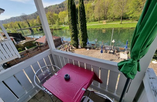 Essing Apartment | Cafe Altmühl, Ferienwohnungen Gästehaus Krimhilde direkt am Wasser