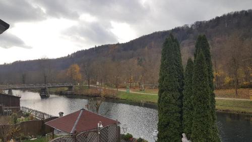 Essing Apartment | Cafe Altmühl, Ferienwohnungen Gästehaus Krimhilde direkt am Wasser