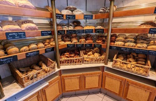 Oberviechtach House | Cafe-Bäckerei-Pension Weigl