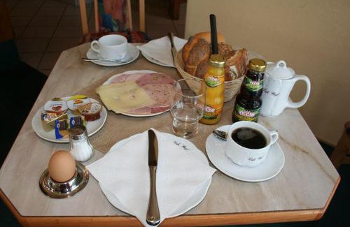 Oberviechtach House | Cafe-Bäckerei-Pension Weigl