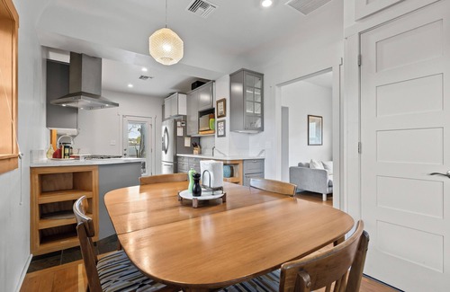 Barrio Santa Rosa House | Cafe Beck - Mins to Downtown!