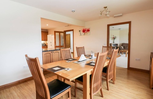 Stranraer House | CAIRNHAPPLE HOUSE, family friendly, with a garden in Stranraer