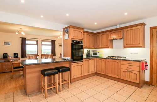 Stranraer House | CAIRNHAPPLE HOUSE, family friendly, with a garden in Stranraer