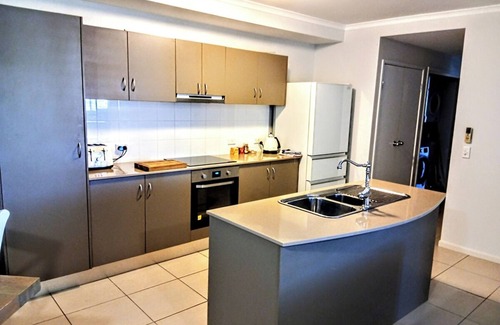 Cairns North House | Cairns Large Apartment close to tennis, ocean and services.