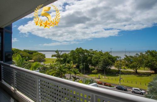 Cairns North Apartment | Cairns Luxury Waterview Apartment