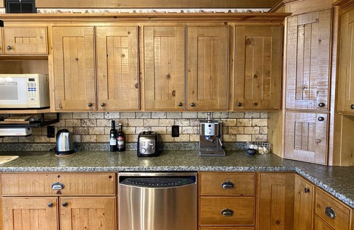 Minden Hills Cottage | Cajun Cabin - A private Nature Retreat