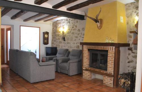 Arnes House | Cal Badat