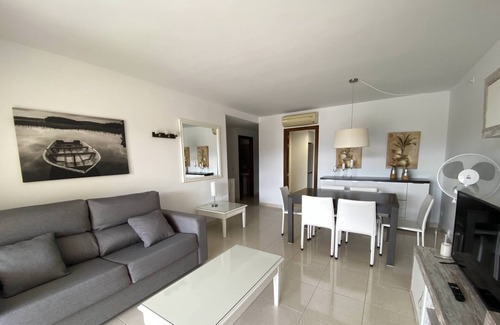 Cala Bona Apartment | Cala Bona Modern Apt 1 Espiga, 2sch / bdr, 2bdz / bathr, Wifi, pool, 2-4 pers