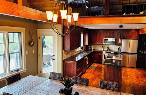 Greater Madawaska Cottage | Calabogie Lakefront House.