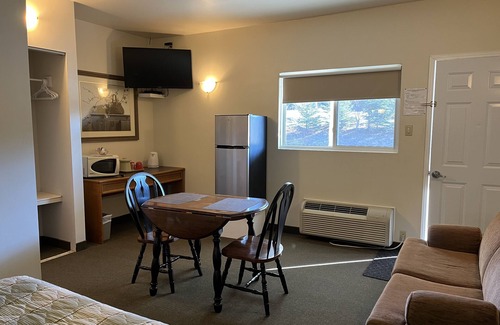 Calabogie Hotel | Calabogie Motor Inn
