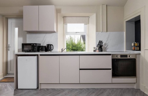 Tillicoultry Apartment | Caledonia Suite by The Wallace Monument
