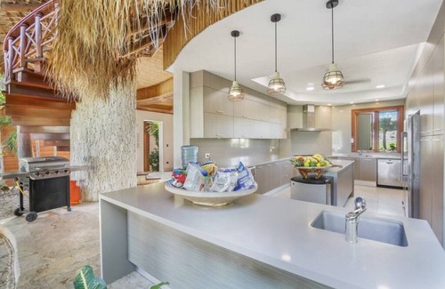 Punta Cana Villa | Caleton 16: Golf & ocean view, full staff, pool, Jacuzzi & Eden Roc Beach Club