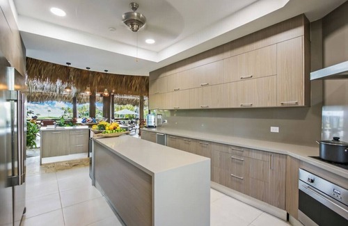 Punta Cana Villa | Caleton 16: Golf & ocean view, full staff, pool, Jacuzzi & Eden Roc Beach Club
