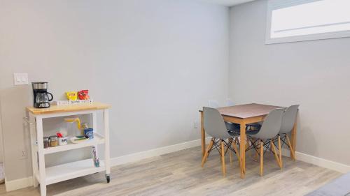 Calgary House | Calgary Airport Stay Private Suite 1Bed