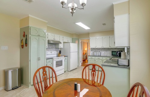 Calhoun House | Calhoun Home w/Spacious Interior & Backyard!