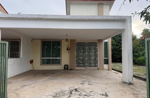 Kampung Bata House | Caliph Homestay