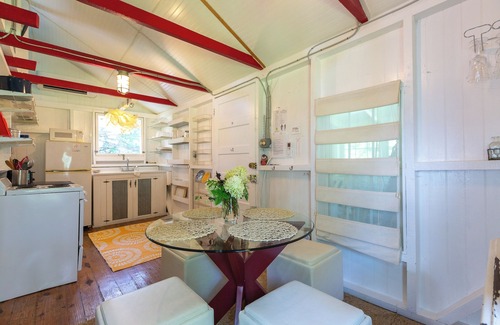 Minnesott Beach Cottage | Call My Bluff- Quaint Cottage Overlooking the Neuse River. Honeymoon perfect!