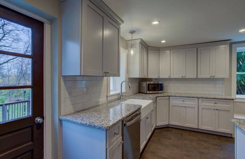 Salunga House | Calla Lily Farmhouse w/Creekview by Nook