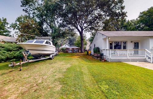 Shady Side House | Calloway Drive Retreat
