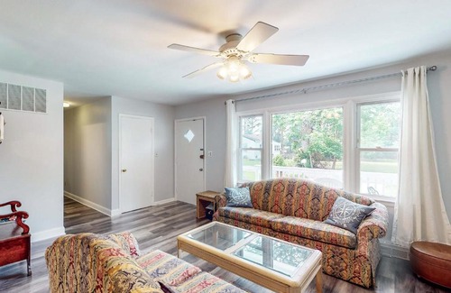 Shady Side House | Calloway Drive Retreat