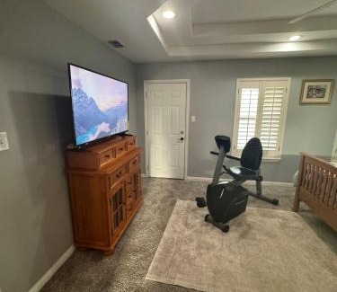 Edinburg House | Calm 2 Story Luxury Rental Home