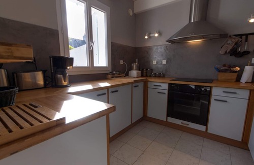 Bangor House | Calm 3-bedroom house near beaches and shops in Bangor
